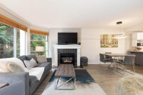 Woodrun Lodge 412 | Ski-In-Ski-Out, Pool, Hot Tub, & Free Parking